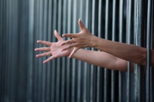 jail committing jpnn penjara besi tiang beveiligingnieuws lapas polrestabes beber eropa judi tangkapan piala diikat kantor dibawa polisi bejat cabuli